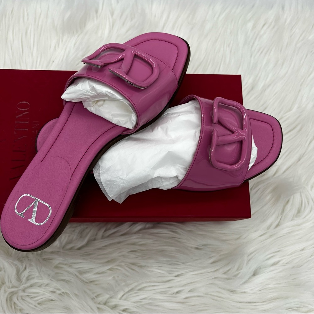 Valentino VLogo Pink Patent Leather Sildes - Picture 9 of 11